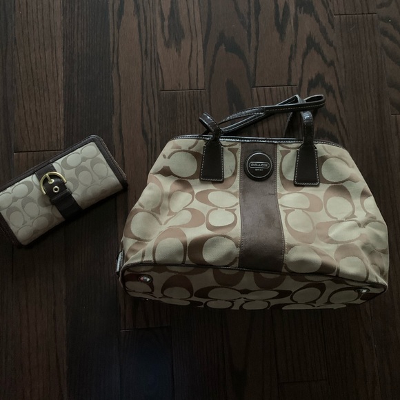 Coach purse and matching wallet - Picture 1 of 6